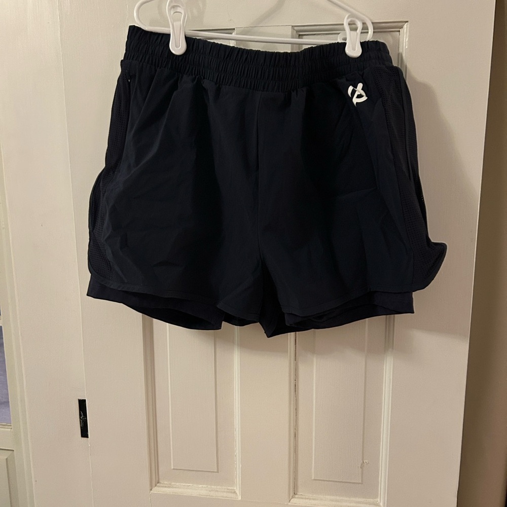 Peloton Double Layer Women’s Peloton Run Shorts Navy, Large. NWT